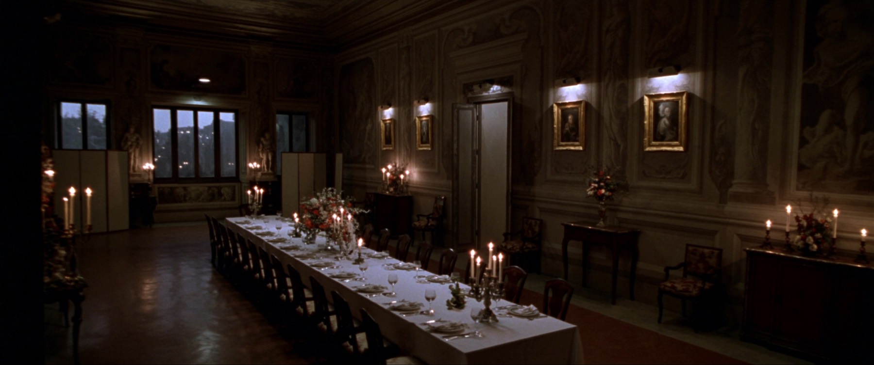 Salone affrescato allestito
